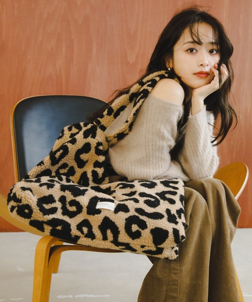RODE SKO(ロデスコ)の「『別注』AJUGA.×RODE SKO ボアトートバッグ(トートバッグ・レディース・グレー/アニマル・ONE)」の9枚目の写真