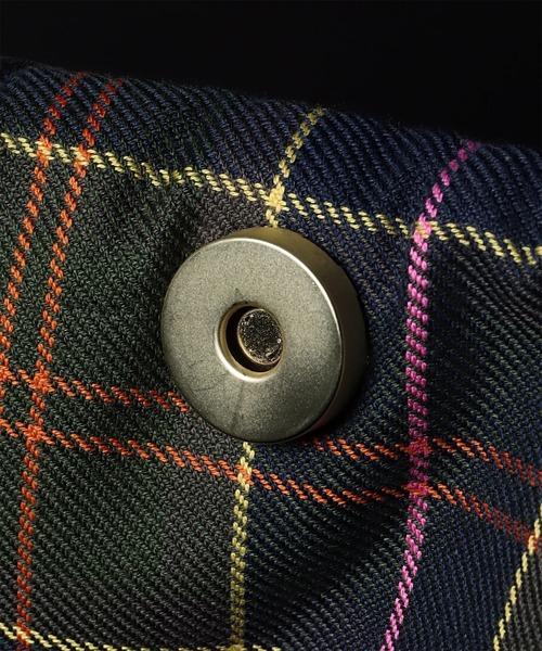 Barbour(バブアー)の「Paul Smith loves Barbour キルティングトートバッグ【263715 LBA0625】(トートバッグ・メンズ・ブラック/ダークグリーン・FREE)」の9枚目の写真