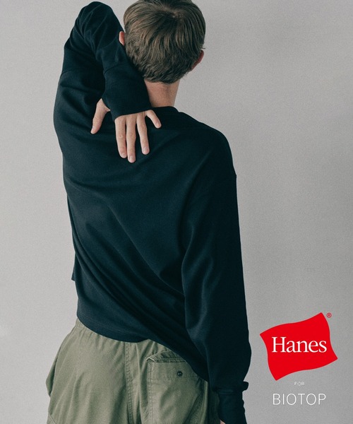 BIOTOP（ビオトープ）の「【Hanes for BIOTOP】NEW Comfort Crew Neck Pullover with Thumbhole（Tシャツ/カットソー・メンズ・ホワイト/ブラック/ダークブラウン・S/M/L/XL）」の3枚目の写真