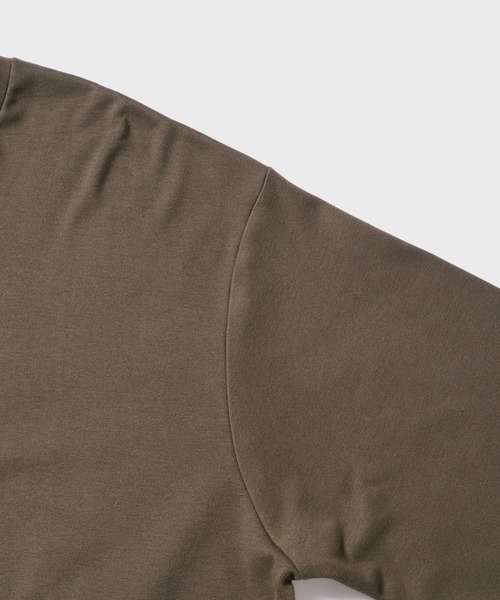 BIOTOP（ビオトープ）の「【Hanes for BIOTOP】NEW Comfort Crew Neck Pullover with Thumbhole（Tシャツ/カットソー・メンズ・ホワイト/ブラック/ダークブラウン・S/M/L/XL）」の8枚目の写真