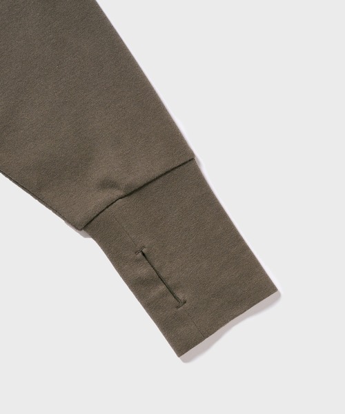BIOTOP（ビオトープ）の「【Hanes for BIOTOP】NEW Comfort Crew Neck Pullover with Thumbhole（Tシャツ/カットソー・メンズ・ホワイト/ブラック/ダークブラウン・S/M/L/XL）」の9枚目の写真