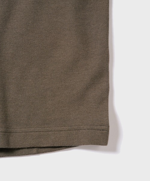 BIOTOP（ビオトープ）の「【Hanes for BIOTOP】NEW Comfort Crew Neck Pullover with Thumbhole（Tシャツ/カットソー・メンズ・ホワイト/ブラック/ダークブラウン・S/M/L/XL）」の10枚目の写真