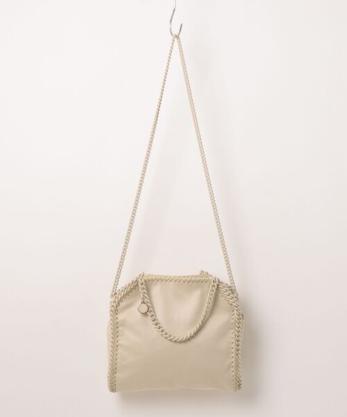 STELLA McCARTNEY(ステラマッカートニー)の「Falabella Mini Tote Bag / ファラベラ ミニ エナメル トートバッグ(ショルダーバッグ・レディース・ベージュ・ONE SIZE)」の5枚目の写真
