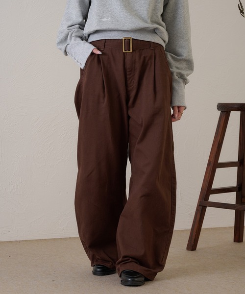 raffime（ラフィミー）の「【Raffime】タックワイドデニムパンツ（デニムパンツ・レディース・ブラック/ブラウン・SMALL/LARGE/MEDIUM）」の2枚目の写真