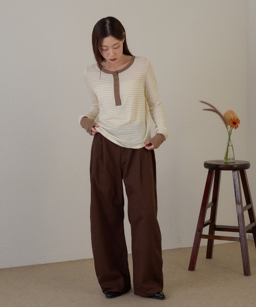 raffime（ラフィミー）の「【Raffime】タックワイドデニムパンツ（デニムパンツ・レディース・ブラック/ブラウン・SMALL/LARGE/MEDIUM）」の3枚目の写真
