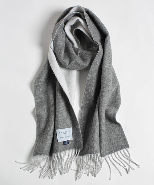 Begg & Co(ベグアンドコー)の「BEGG/ Wfaced muffler Hb(マフラー・メンズ・キャメル/ライトグレー/ネイビー・FREE)」の2枚目の写真