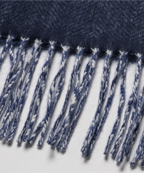Begg & Co(ベグアンドコー)の「BEGG/ Wfaced muffler Hb(マフラー・メンズ・キャメル/ライトグレー/ネイビー・FREE)」の4枚目の写真