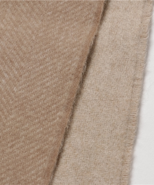 Begg & Co(ベグアンドコー)の「BEGG/ Wfaced muffler Hb(マフラー・メンズ・キャメル/ライトグレー/ネイビー・FREE)」の6枚目の写真