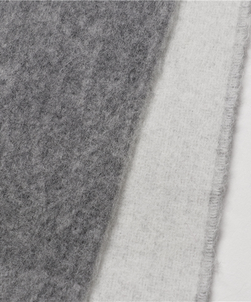 Begg & Co(ベグアンドコー)の「BEGG/ Wfaced muffler Hb(マフラー・メンズ・キャメル/ライトグレー/ネイビー・FREE)」の7枚目の写真