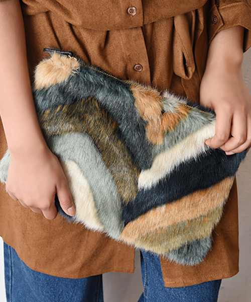 Luz Llena (NEY)（ラズレナニー）の「ミックスファークラッチバッグ（クラッチバッグ・レディース・グリーン/ピンク・ﾌﾘ-）」の4枚目の写真