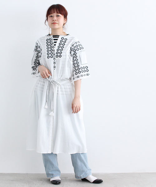 Child Woman チャイルドウーマン の 綿ボイルクロスステッチ スクエアスリーブ前あきワンピース ワンピース Wear