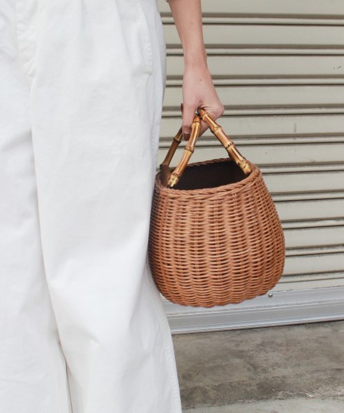 FRAMeWORK（フレームワーク）の「BAGMATI バンブーハンドルBAG　◆（かごバッグ・レディース・キャメル・FREE）」の4枚目の写真