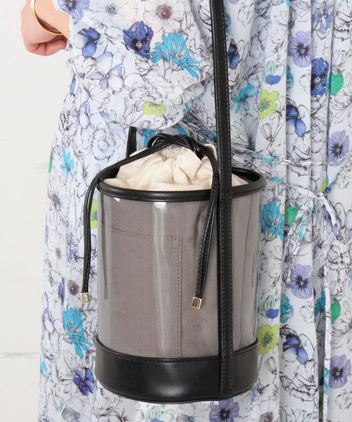 BEAUTY&YOUTH UNITED ARROWS（ビューティーアンドユースユナイテッドアローズ）の「BY∴ ビニールボトルショルダーバッグ ◆（ショルダーバッグ・レディース・ブラック/ベージュ・FREE）」の2枚目の写真