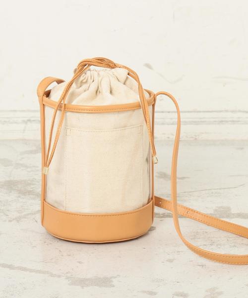 BEAUTY&YOUTH UNITED ARROWS（ビューティーアンドユースユナイテッドアローズ）の「BY∴ ビニールボトルショルダーバッグ ◆（ショルダーバッグ・レディース・ブラック/ベージュ・FREE）」の9枚目の写真