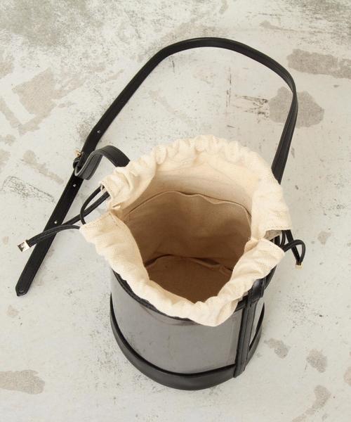 BEAUTY&YOUTH UNITED ARROWS（ビューティーアンドユースユナイテッドアローズ）の「BY∴ ビニールボトルショルダーバッグ ◆（ショルダーバッグ・レディース・ブラック/ベージュ・FREE）」の4枚目の写真