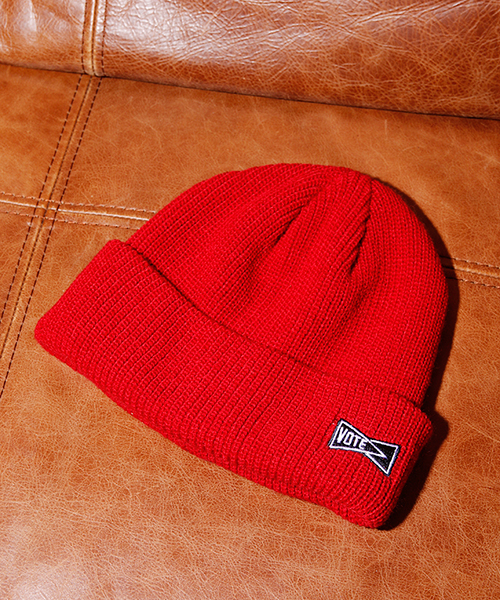 VOTE MAKE NEW CLOTHES(ボートメイクニュークローズ)の「VOTE MAKE NEW CLOTHES VOTE SIDE LOGO BEANIE(ニットキャップ/ビーニー・メンズ・レッド/ブラック・FREE)」の2枚目の写真