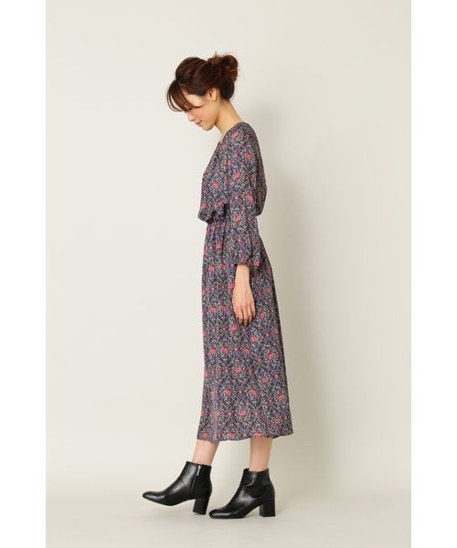 NATURAL BEAUTY BASIC（ナチュラルビューティーベーシック）の「アンティークフラワープリントミディワンピース（ワンピース・レディース・ブラック系その他/ブルー系その他・MEDIUM/SMALL）」の4枚目の写真