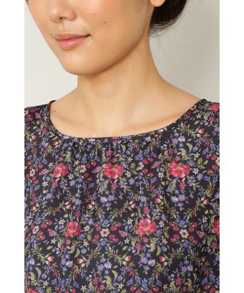 NATURAL BEAUTY BASIC（ナチュラルビューティーベーシック）の「アンティークフラワープリントミディワンピース（ワンピース・レディース・ブラック系その他/ブルー系その他・MEDIUM/SMALL）」の7枚目の写真