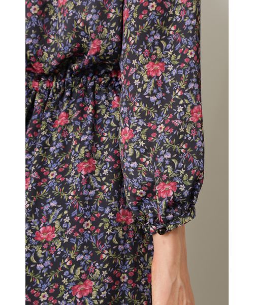 NATURAL BEAUTY BASIC（ナチュラルビューティーベーシック）の「アンティークフラワープリントミディワンピース（ワンピース・レディース・ブラック系その他/ブルー系その他・MEDIUM/SMALL）」の10枚目の写真