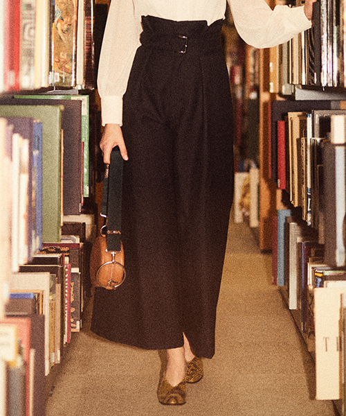 UNITED TOKYO（ユナイテッドトウキョウ）の「バレンシアハイウエストワイドパンツ（スラックス・レディース・ネイビー/マルチ・1/2）」の2枚目の写真