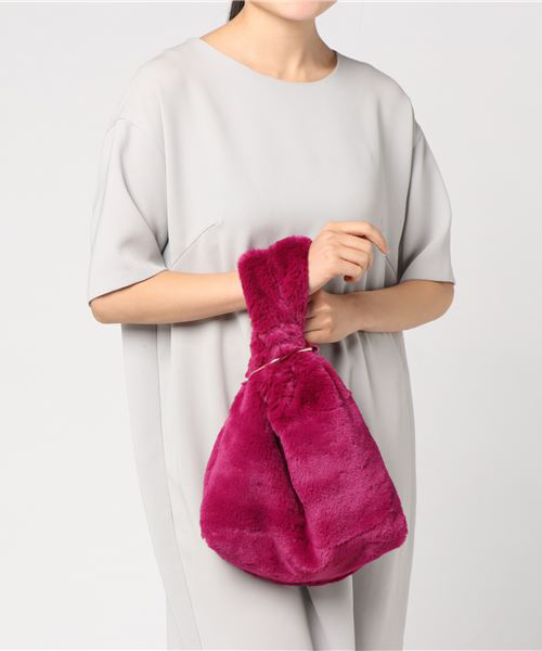 Andemiu（アンデミュウ）の「【ベージュWEB限定】エコファー２ＷＡＹバッグ776868（トートバッグ・ライトブルー/ベージュ/グレー/ピンク・FREE）」の11枚目の写真