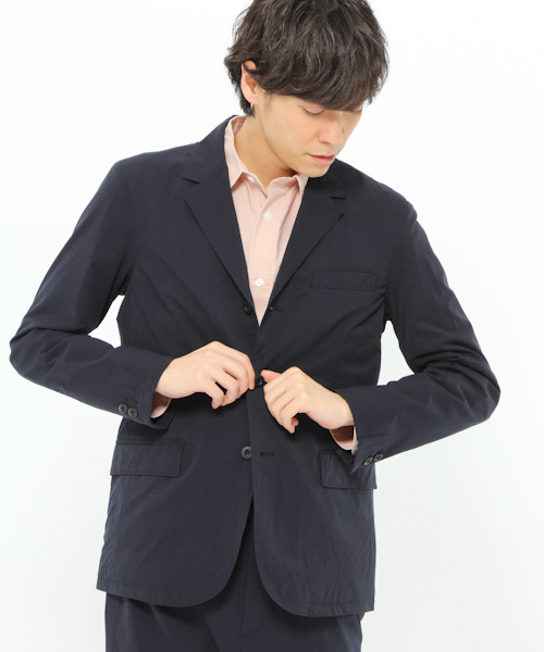 LAKOLE(ラコレ)の「【2WAYストレッチ】ストレージジャケット / LAKOLE(ナイロンジャケット・メンズ・ブラック/ネイビー・LARGE/MEDIUM/SMALL)」の2枚目の写真