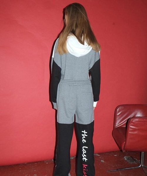 BABLETWO(ビーエイブルトゥー)の「【B ABLE TWO】ファンタスティック フューチャー トラックパンツ(その他パンツ・レディース・グレー/レッド・FREE)」の6枚目の写真