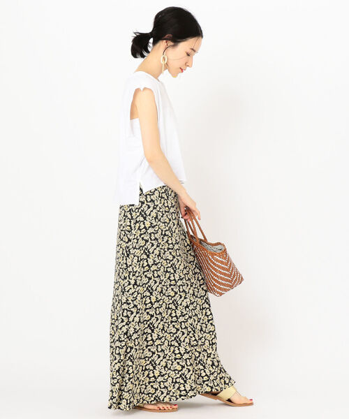 SHIPS(シップス)の「CAL.Berries:ツイストタンクトップ(タンクトップ・レディース・ホワイト/ブラック/グリーン/レッド・ONE SIZE)」の16枚目の写真
