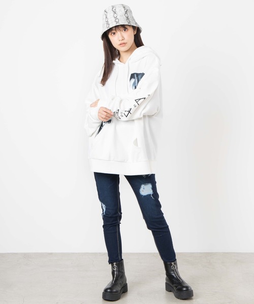 WEGO(ウィゴー)の「WEGO/Photoビッグシルエットプルパーカー(パーカー・メンズ・ホワイト/ブラック・MEDIUM/LARGE)」の7枚目の写真