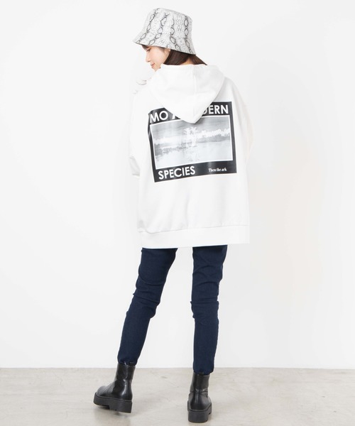 WEGO(ウィゴー)の「WEGO/Photoビッグシルエットプルパーカー(パーカー・メンズ・ホワイト/ブラック・MEDIUM/LARGE)」の8枚目の写真