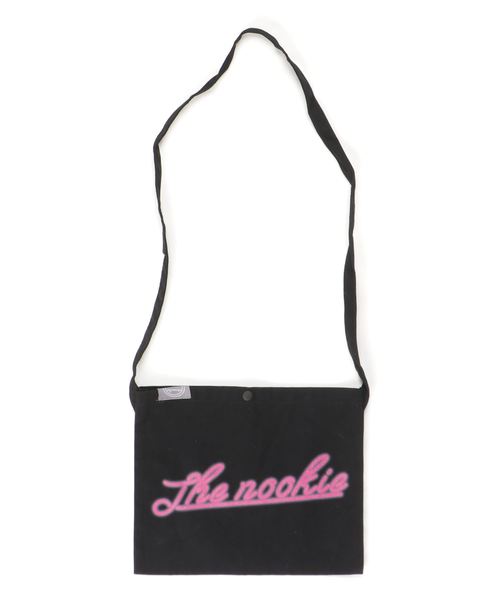 THE Nookie（ザヌーキー）の「『THE Nookie』LOGO SACOCHE（ショルダーバッグ・メンズ・ブラック/アイボリー・FREE）」の6枚目の写真