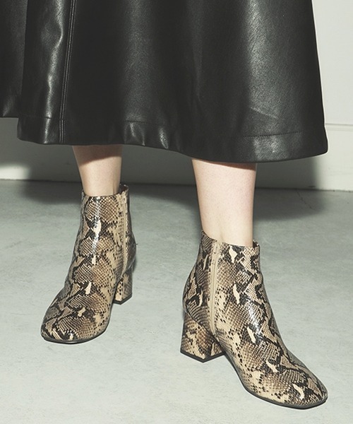 Casselini（キャセリーニ）の「Casselini（キャセリーニ）スクエアショートブーツ（ブーツ・レディース・パイソン/ブラック/ダークブラウン/アイボリー・LARGE/MEDIUM/SMALL）」の4枚目の写真