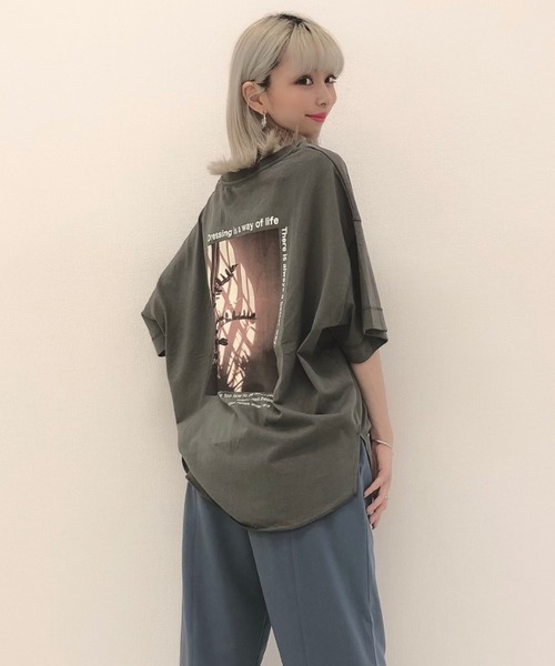 RAG MACHINE（ラグマシーン）の「【RAG MACHINE】フォトデザインＴシャツ（Tシャツ/カットソー・レディース・ホワイト/ベージュ/ダークグレー・M/L）」の3枚目の写真