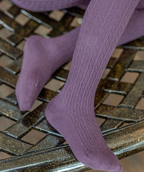 TeddyShop（テディショップ）の「キッズ  ベーシックツイストリブタイツ（タイツ/ストッキング・キッズ・マスタード/ホワイト/チャコールグレー/テラコッタ/グレー/ブラック/ピンクベージュ/パープル・95/105/115/125/135）」の9枚目の写真