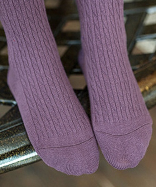 TeddyShop（テディショップ）の「キッズ  ベーシックツイストリブタイツ（タイツ/ストッキング・キッズ・マスタード/ホワイト/チャコールグレー/テラコッタ/グレー/ブラック/ピンクベージュ/パープル・95/105/115/125/135）」の10枚目の写真