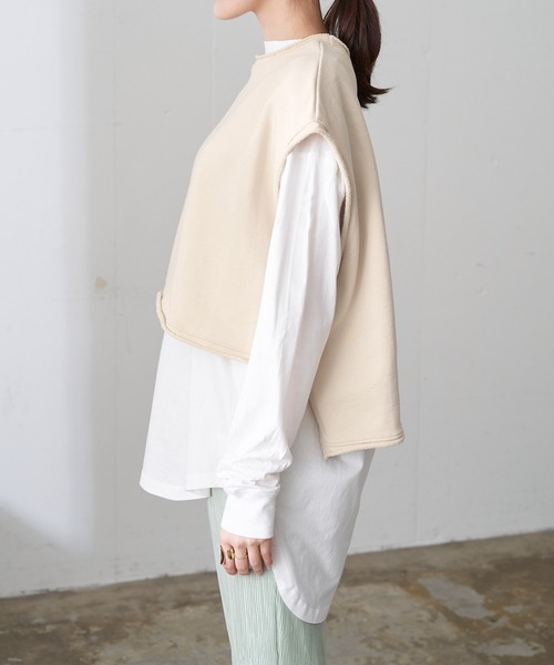 Chaco closet(チャコ クローゼット)の「【セットアイテム】ショート丈スウェットベスト×ラウンドヘムロンT レイヤードセット(ベスト・レディース・グリーン系その他/ダークグレー/クリーム/パープル・FREE)」の6枚目の写真
