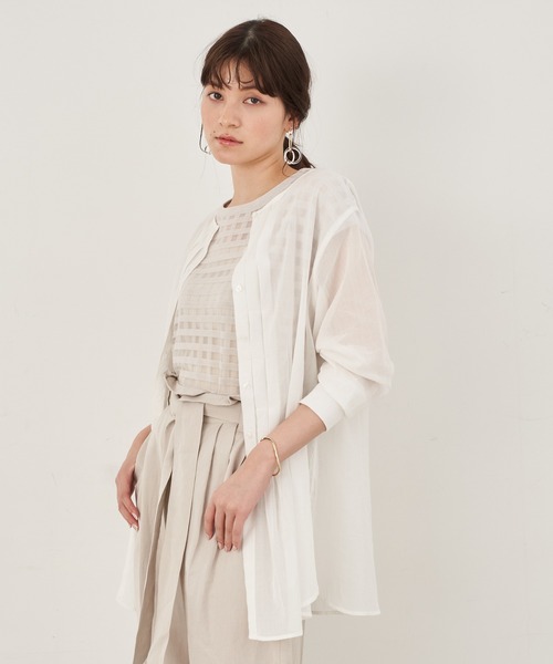 YECCA VECCA（イェッカヴェッカ）の「2wayコットンシフォンタックブラウス　＊（シャツ/ブラウス・レディース・ホワイト/ベージュ/ブルー・FREE）」の2枚目の写真