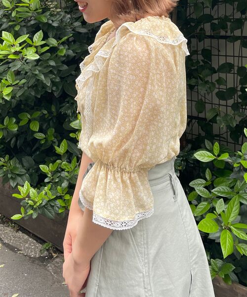 MAJESTIC LEGON（マジェスティックレゴン）の「ガーリーパターンフリルブラウス（シャツ/ブラウス・レディース・ブラック系その他/イエロー系その他/ホワイト系その他2/ブルー系その他2・SMALL/MEDIUM）」の7枚目の写真