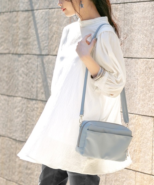 osharewalker（オシャレウォーカー）の「『多収納スクエアショルダーバッグ』（ショルダーバッグ・レディース・ブラック/ピンク/アイボリー/キャメル/グレイッシュブルー・FREE）」の3枚目の写真