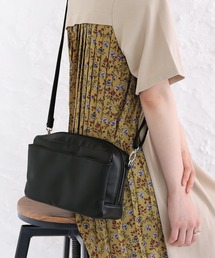 『多収納スクエアショルダーバッグ』