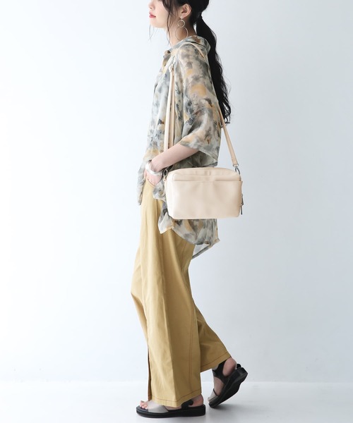 osharewalker（オシャレウォーカー）の「『多収納スクエアショルダーバッグ』（ショルダーバッグ・レディース・ブラック/ピンク/アイボリー/キャメル/グレイッシュブルー・FREE）」の6枚目の写真