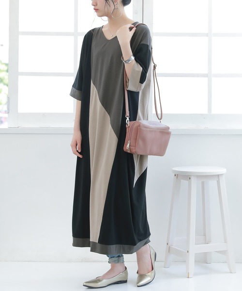 osharewalker（オシャレウォーカー）の「『多収納スクエアショルダーバッグ』（ショルダーバッグ・レディース・ブラック/ピンク/アイボリー/キャメル/グレイッシュブルー・FREE）」の19枚目の写真