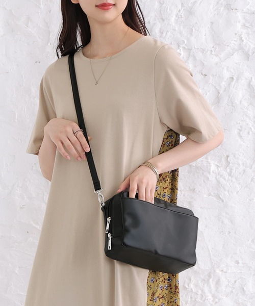 osharewalker（オシャレウォーカー）の「『多収納スクエアショルダーバッグ』（ショルダーバッグ・レディース・ブラック/ピンク/アイボリー/キャメル/グレイッシュブルー・FREE）」の15枚目の写真