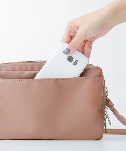 osharewalker（オシャレウォーカー）の「『多収納スクエアショルダーバッグ』（ショルダーバッグ・レディース・ブラック/ピンク/アイボリー/キャメル/グレイッシュブルー・FREE）」の11枚目の写真