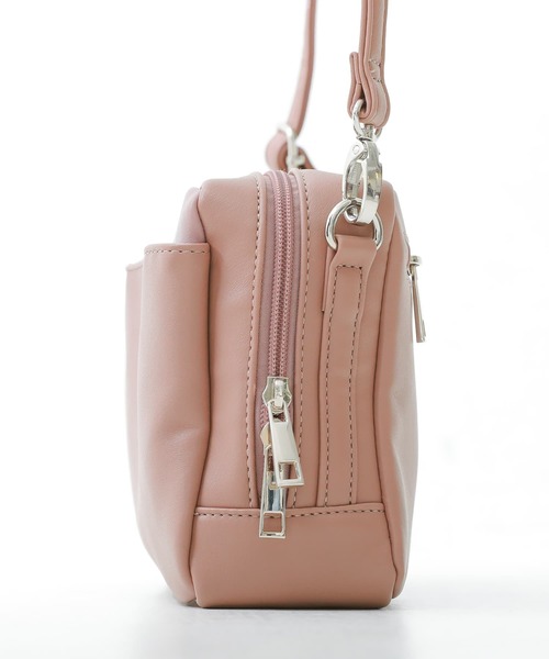 osharewalker（オシャレウォーカー）の「『多収納スクエアショルダーバッグ』（ショルダーバッグ・レディース・ブラック/ピンク/アイボリー/キャメル/グレイッシュブルー・FREE）」の8枚目の写真