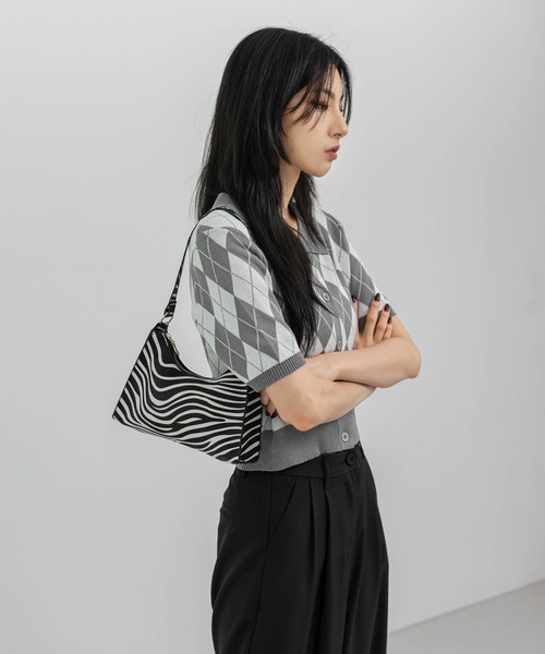 FOLLOWIN（フォロウィン）の「アーガイルチェックニット半袖カーディガン（カーディガン/ボレロ・レディース・ブラック/パープル/グレー/ベージュ/ネイビー・FREE）」の21枚目の写真