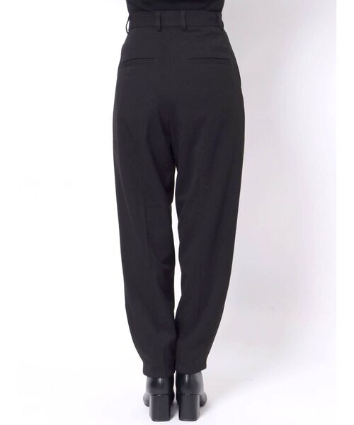 Ungrid（アングリッド）の「タックツイルパンツ（その他パンツ・レディース・ブラック/ベージュ・SMALL/MEDIUM）」の17枚目の写真