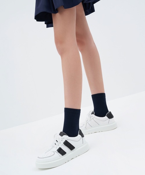 CHARLES & KEITH（チャールズ & キース）の「レースアップ ベルクロスニーカー / Lace-Up Velcro Sneakers（スニーカー・レディース・ホワイト/グリーン/アイボリー/ブラック・25.5cm/23cm/24.5cm/25cm/22.5cm/23.5cm）」の12枚目の写真