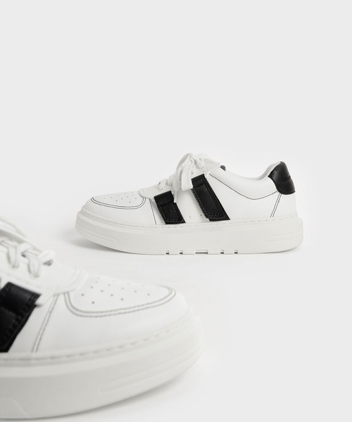 CHARLES & KEITH（チャールズ & キース）の「レースアップ ベルクロスニーカー / Lace-Up Velcro Sneakers（スニーカー・レディース・ホワイト/グリーン/アイボリー/ブラック・25.5cm/23cm/24.5cm/25cm/22.5cm/23.5cm）」の15枚目の写真