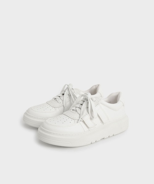 CHARLES & KEITH（チャールズ & キース）の「レースアップ ベルクロスニーカー / Lace-Up Velcro Sneakers（スニーカー・レディース・ホワイト/グリーン/アイボリー/ブラック・25.5cm/23cm/24.5cm/25cm/22.5cm/23.5cm）」の6枚目の写真